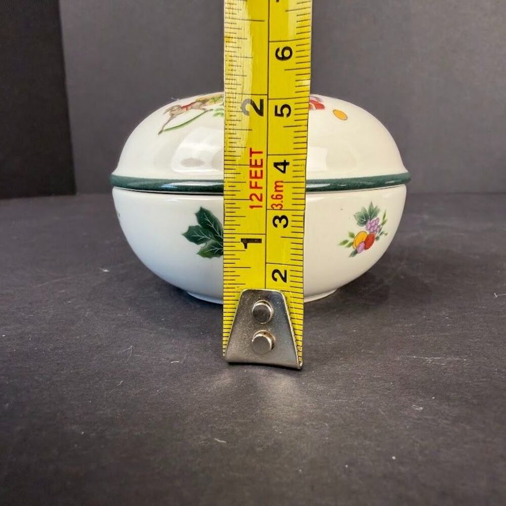 Vintage Mikasa Heritage Christmas Story 3.25" Covered Round Box/Bowl, Very Nice - Picture 8 of 8